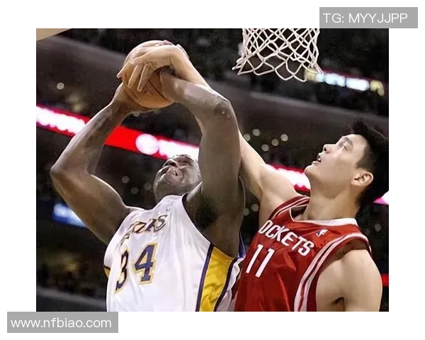 2004年姚明带领火箭挑战湖人季后赛的精彩瞬间与历史意义解析