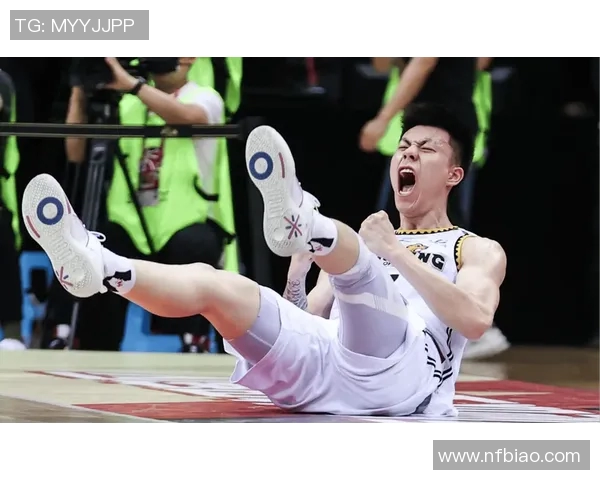 2017年CBA精彩对决回顾山东队与广东队的巅峰对抗录像分析